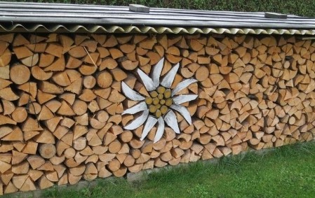 Jak postavit přístřešek na dřevo