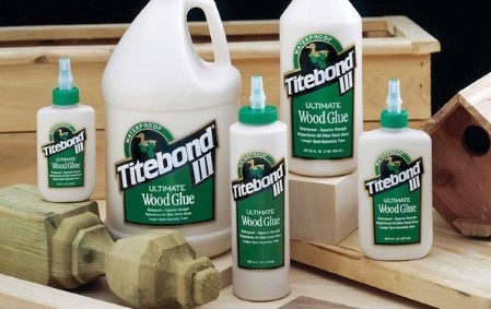 Čím lepit dřevo –⁠ tipy na výběr lepidla a správný postup