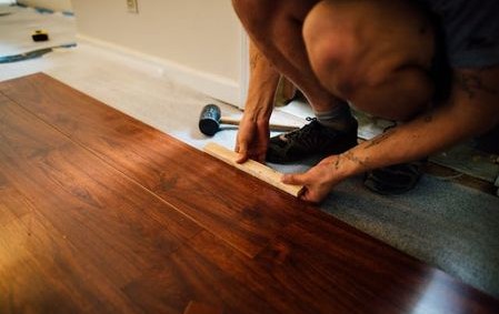 Kompletní návod, jak na pokládku podlahy svépomocí