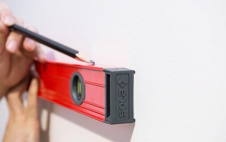 Mýty o nářadí: Proč není jedno, jestli máte vodováhu za 150 Kč nebo za 1 000 Kč