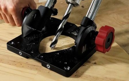 Jak vyvrtat kolmou díru? Bez přípravku jen těžko