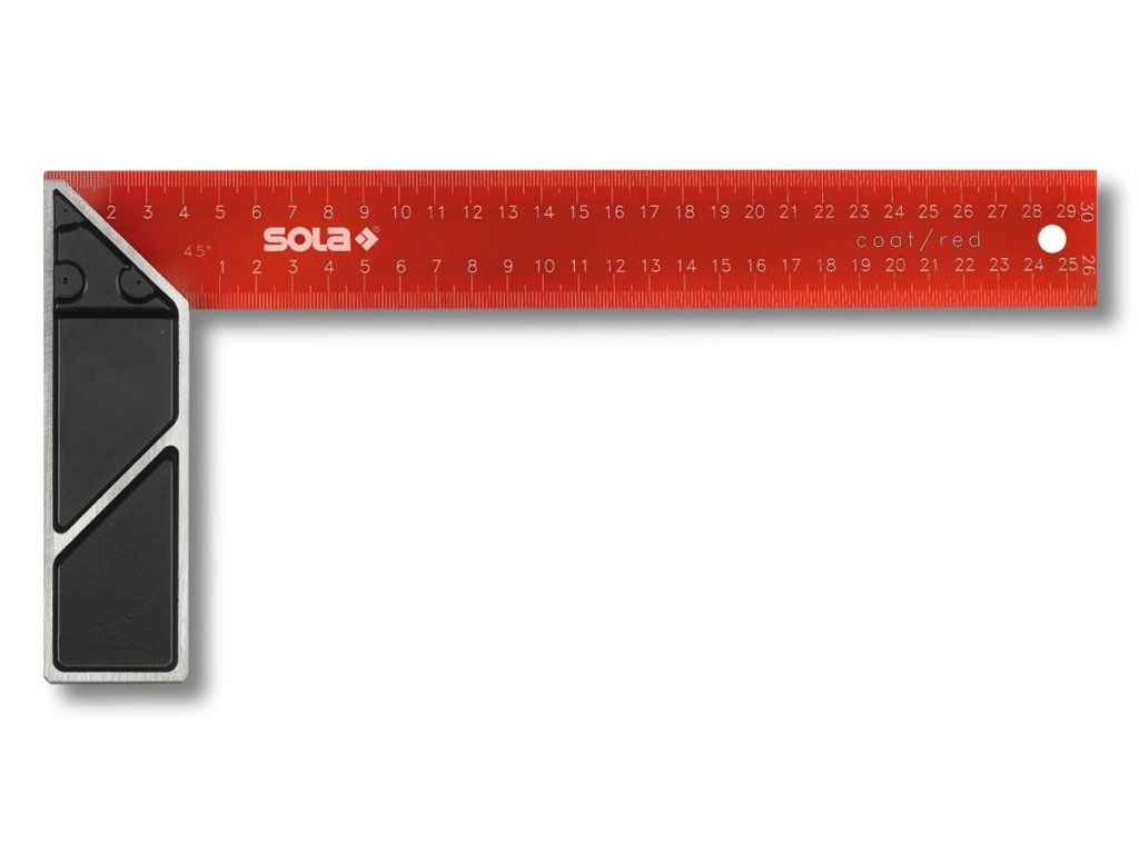Detail tesařského úhelníku SOLA SRC s červeným listem a hliníkovou rukojetí se zobrazením stupnice v mm