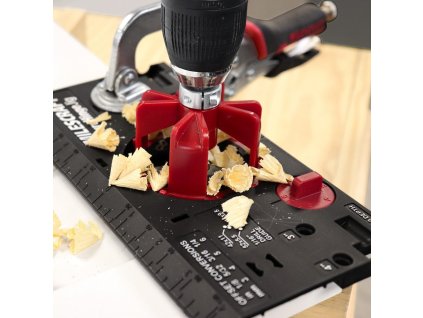 Vrtání otvoru pro miskový pant – horní frézka/vrtačka s přípravkem Milescraft