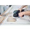 Festool RO 150 FEQ-Plus ROTEX při broušení starého nátěru na dřevěných dveřích