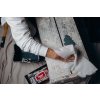 Čištění stavebního žebříku pomocí XXL ubrousku UltraGrime Power Scrub