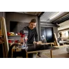 Frézování hrany deskového materiálu aku hranovou frézkou FLEX CER 18.0-EC s připojeným odsáváním