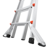 Detail rozšířených stabilizačních nohou žebříku Little Giant Velocit