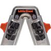 Kozlíkový držák Little Giant nasazený na víceúčelovém žebříku