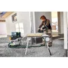 Ponorná pila Festool TS 60 při řezání na mobilním pracovním stole s odsáváním