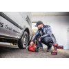 Aku kompresor FLEX CI 11 18.0 při huštění pneumatiky automobilu